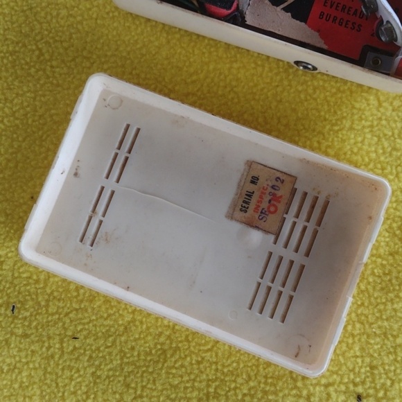 Vintage 1950's Omegas Eight TransistorAM Radio - Picture 4 of 4
